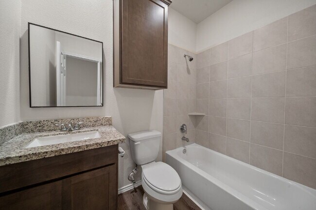 Building Photo - **MOVE-IN READY 3-BEDROOM HOME IN CONROE!**