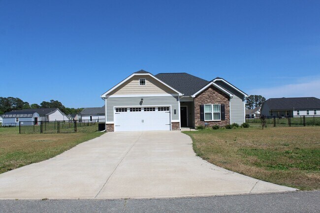 Building Photo - 134 Princess Dr