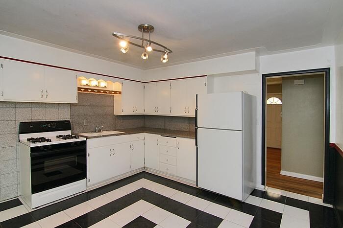 Building Photo - 955 Hillview Dr