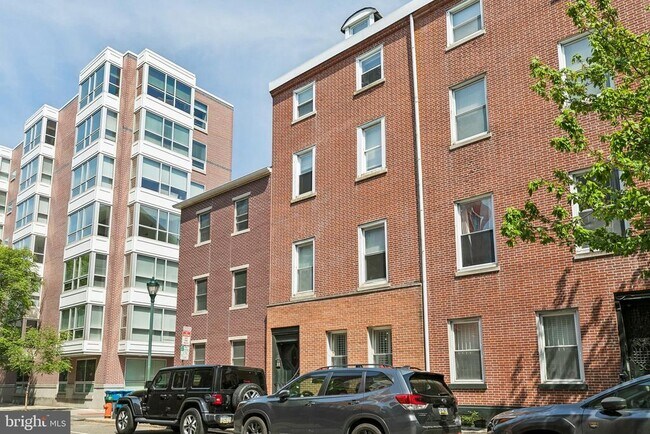 Building Photo - 303 S 11th St