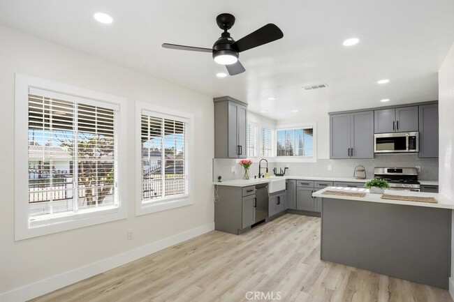 Building Photo - 7726 Blanchard Ave