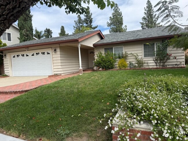 Building Photo - 10116 Viking Ave