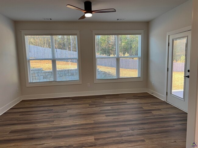 Building Photo - 405 Echo Ln