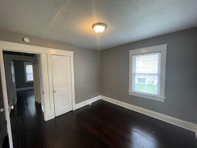 Building Photo - 8226 Flora Ave
