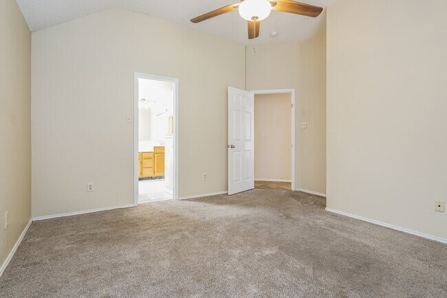 Building Photo - 4452 Sierra Dr