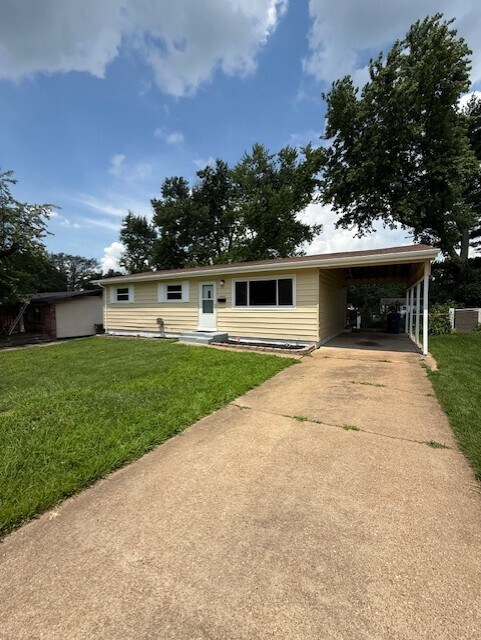 Building Photo - 1065 Hadwin Dr