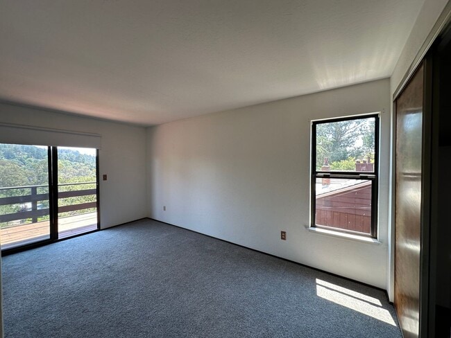 Building Photo - Expansive House in the Monclair Village, Q...