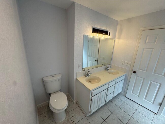 Building Photo - 26 Greenridge Ln