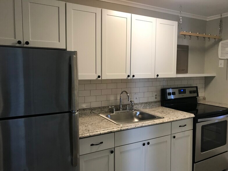 Building Photo - 701 Daniels St