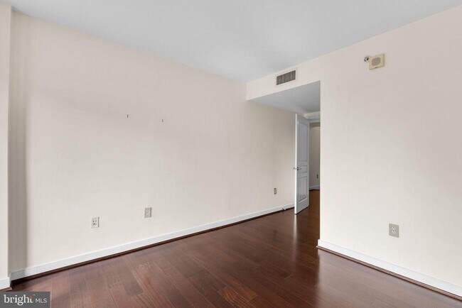 Building Photo - 631 D St NW
