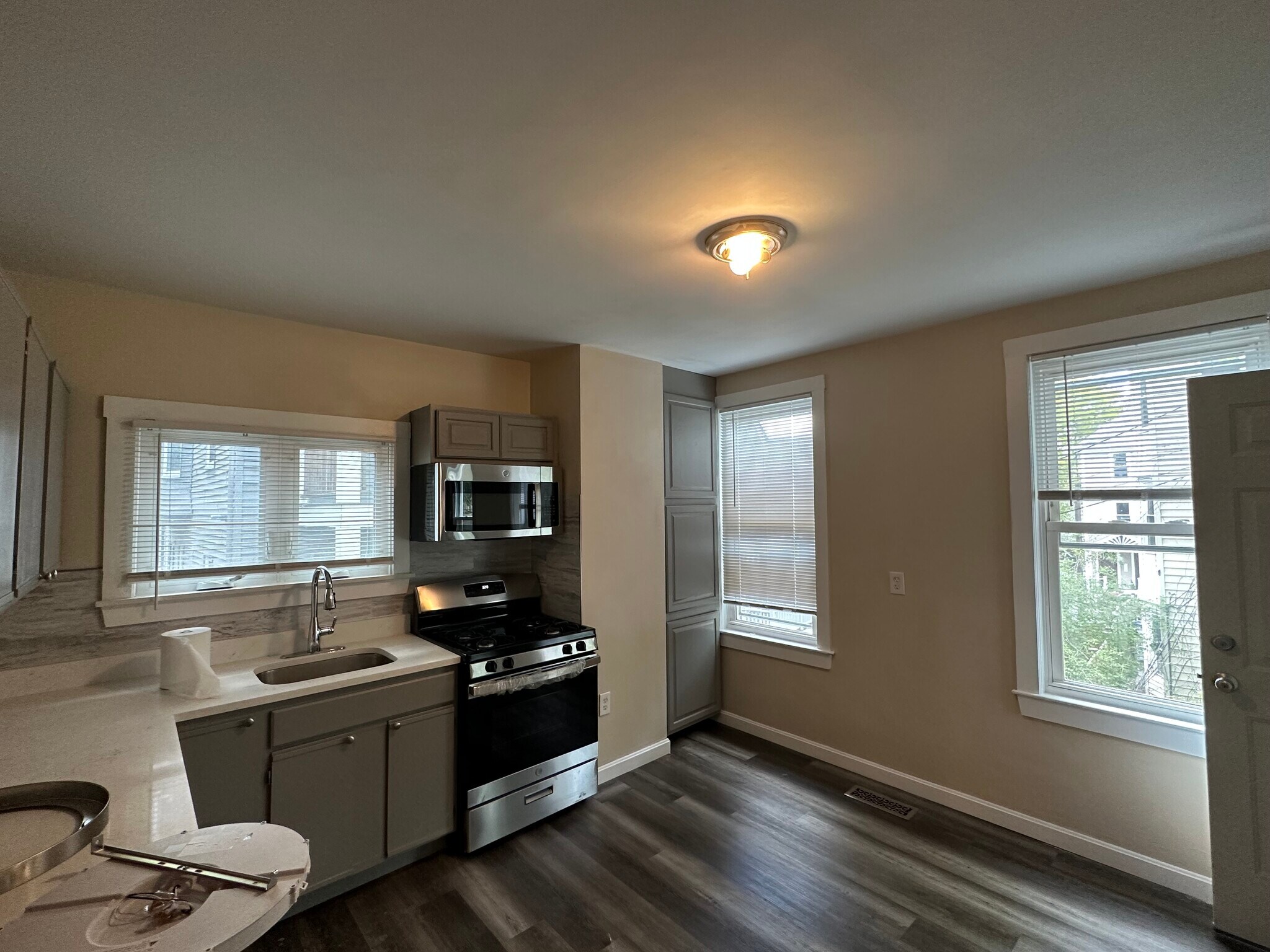 Building Photo - 3243 Washington St