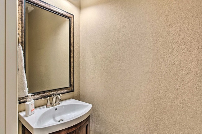 Building Photo - 4745 Durham Dr