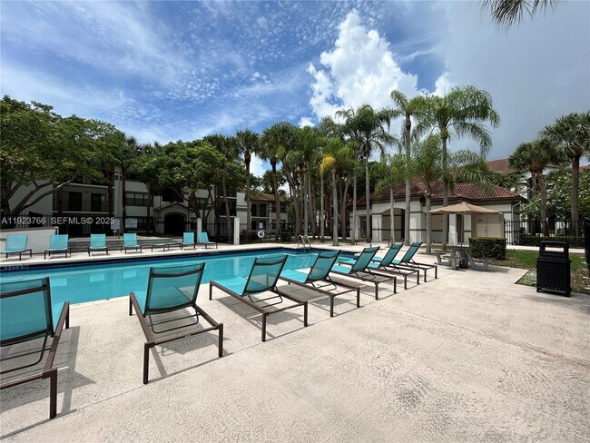 Building Photo - 620 S Park Rd