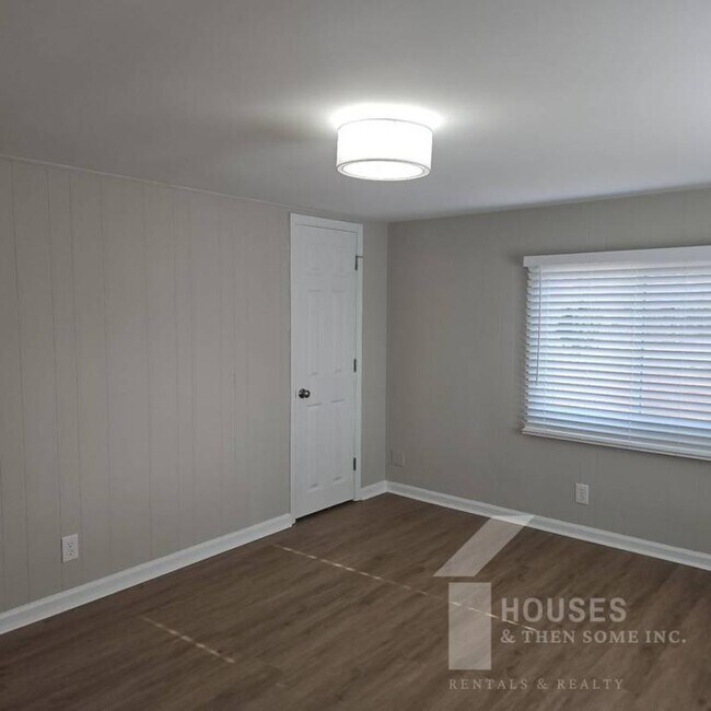 Building Photo - 102 Pierce Cook Rd