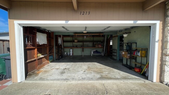 Building Photo - 1213 Otis Dr