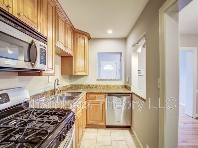 Building Photo - 1417 Downing St NE