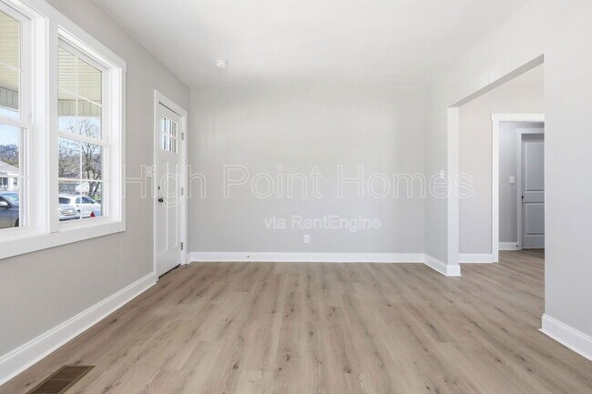 Building Photo - 2406 Kirby Ave