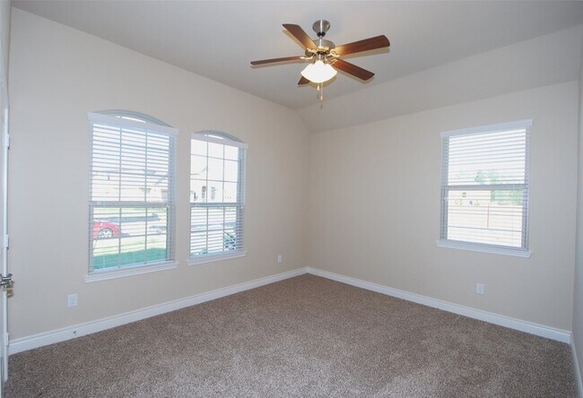 Building Photo - 5607 S Denham Ridge Ln