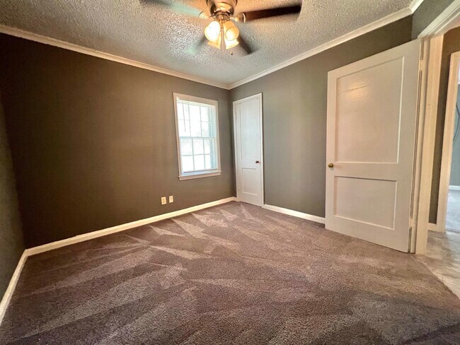 Building Photo - 4045 MICHAEL Dr