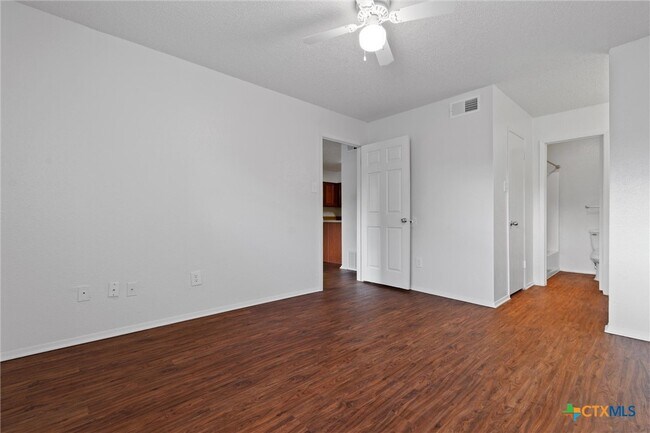 Building Photo - 205 Craddock Ave