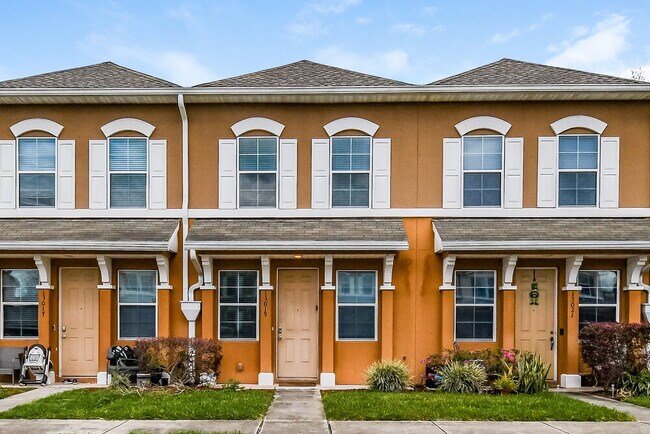 Building Photo - 13019 Sunset Lake Dr