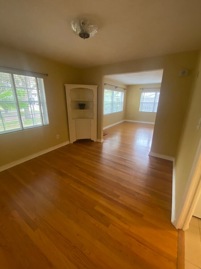 Building Photo - 612 Stetson St