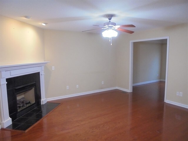 Building Photo - 5600 Gateswalk Ln