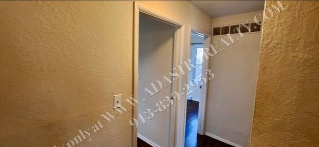 Building Photo - Beautiful House in South KC-Available NOW!!