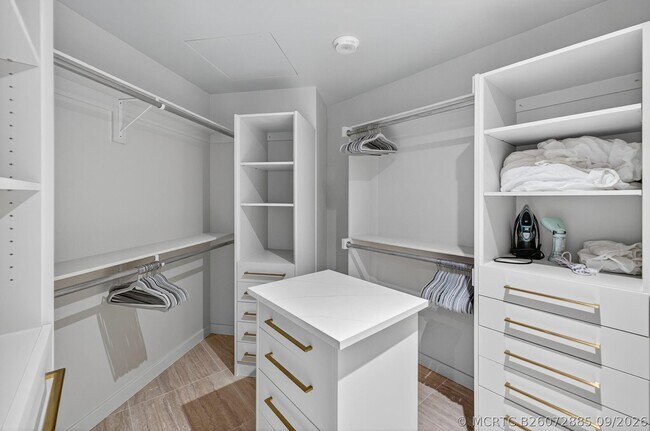Building Photo - 525 N Fort Lauderdale Beach Blvd