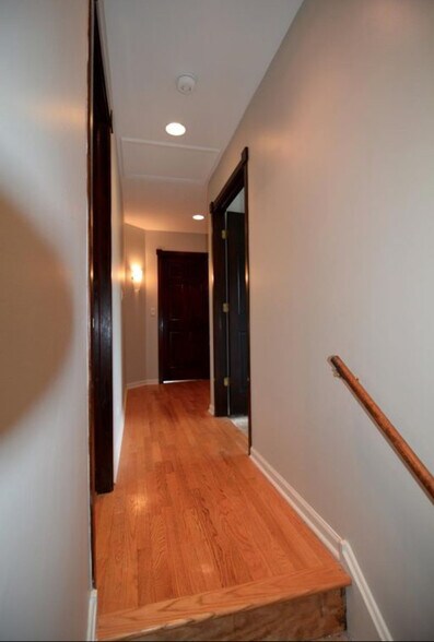 Building Photo - 1330 Barclay Ln