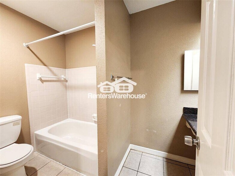 Building Photo - 1359 Tenderden Dr