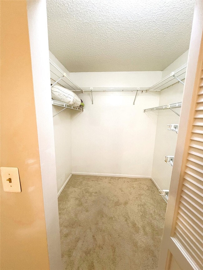 Building Photo - 2101 Lucaya Bend