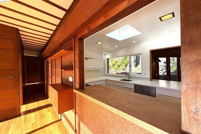 Building Photo - 25 Sunset Dr