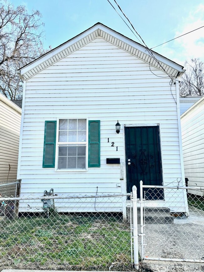 Primary Photo - Spacious 4 bedroom in Portland- Section 8 ...
