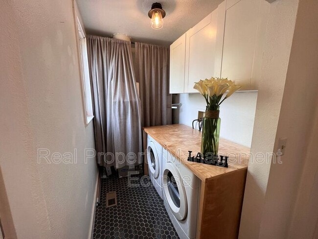 Building Photo - 5036 25th Ave SW