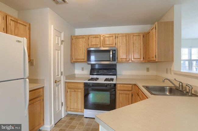 Building Photo - 211 Sparrow Rd