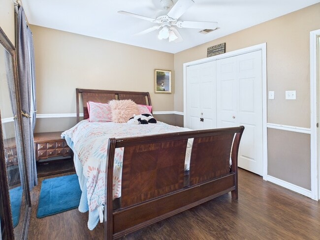 Building Photo - 1014 Redbud