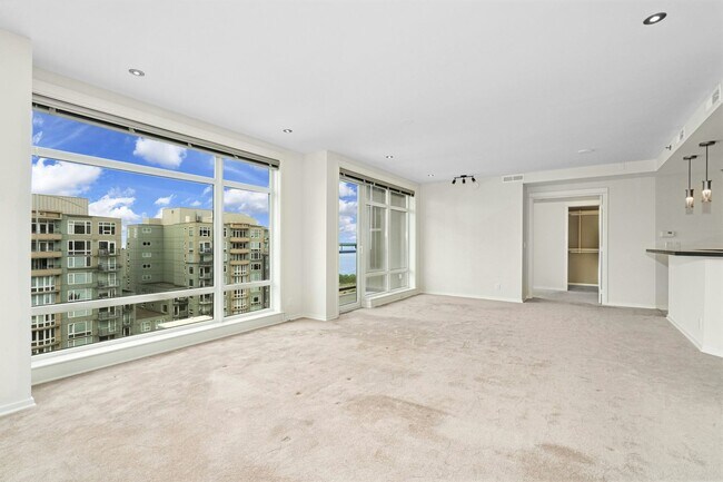 Building Photo - 2bd/1.75ba Seattle Condo