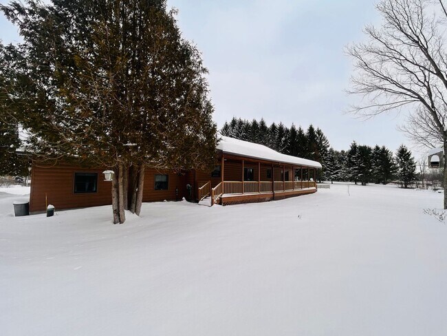 Building Photo - Charming Log Cabin Rental – 3 Bedroom / 2 Bath | Carthage School District