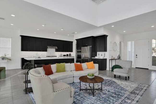 Building Photo - Waterfront Beauty