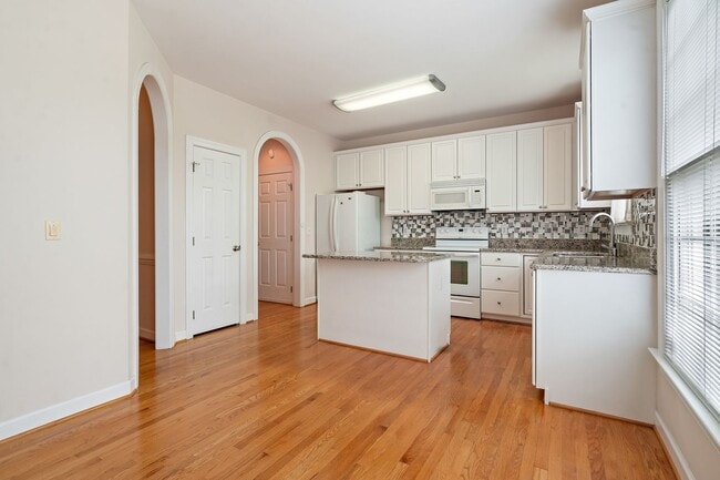 Building Photo - Southern Village Townhome available in early August