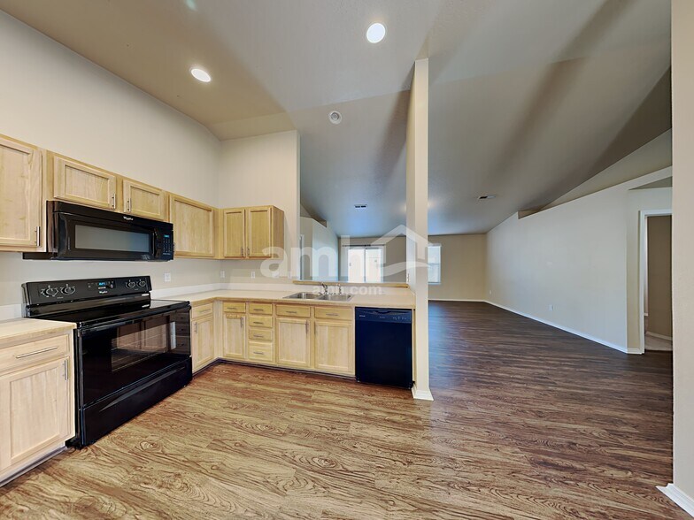 Building Photo - 211 Parkmont Way