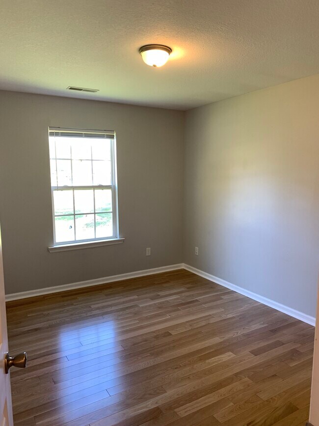 Building Photo - 124 Headlyn Drive