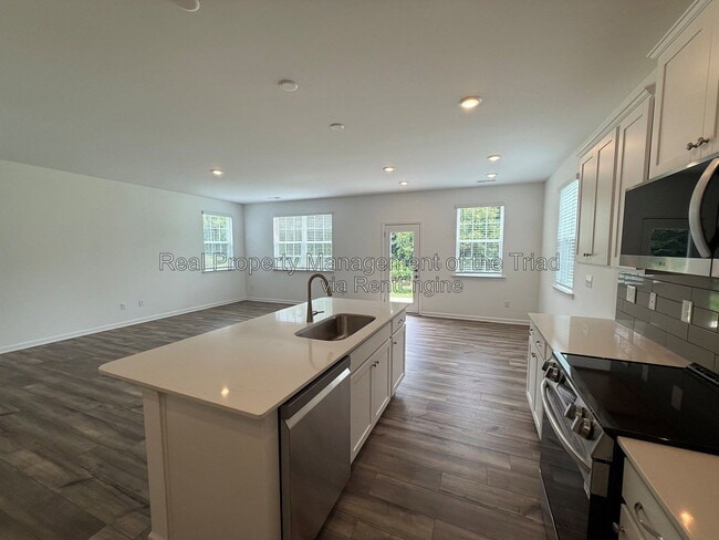Building Photo - 5236 Amaryllis Wy