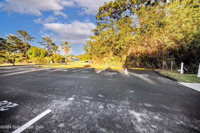 Building Photo - 2181 Agora Cir SE