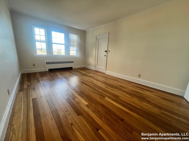 Building Photo - 512 Belmont St