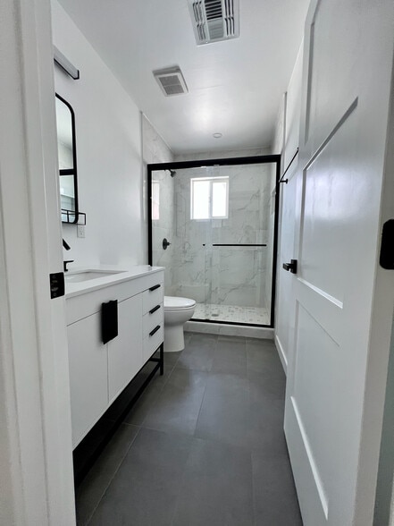 Building Photo - 6407 E Wilshire Dr