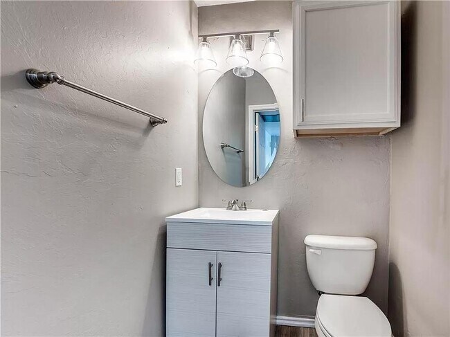 Building Photo - 1230 12th Ave SE