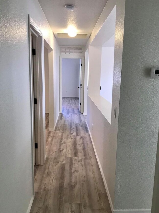 Building Photo - Spacious 3-bedroom plus den in North Phoenix