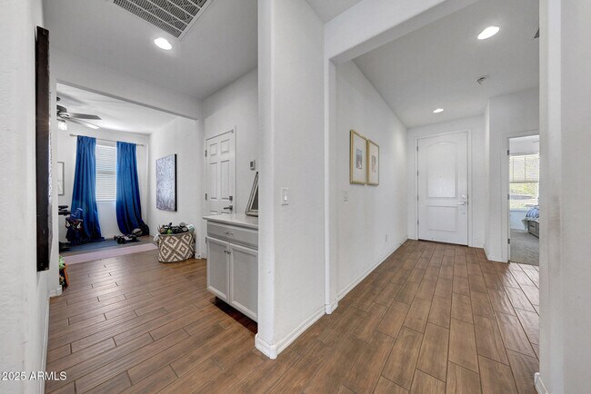 Building Photo - 2306 E Branham Ln